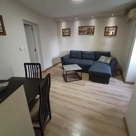 Marsal Apartment *